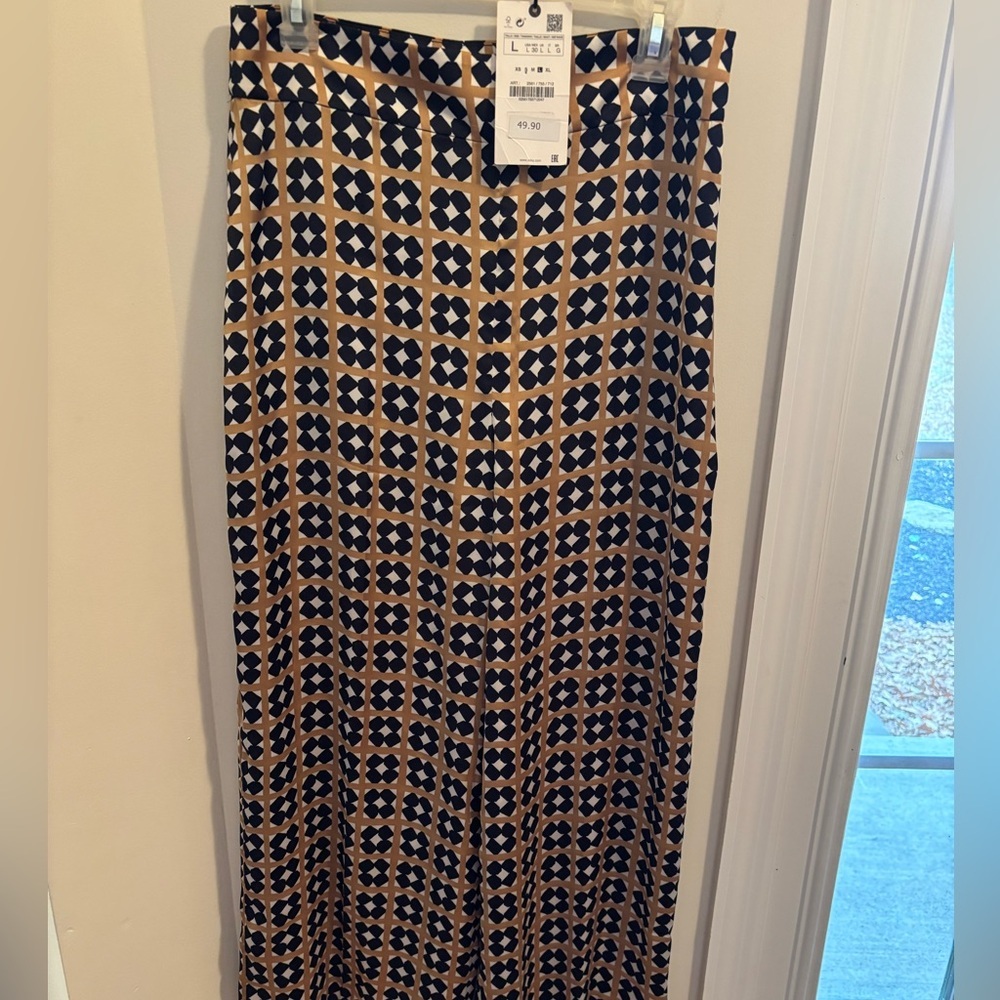 Zara Beige and Navy Geometric Wide Leg Pants